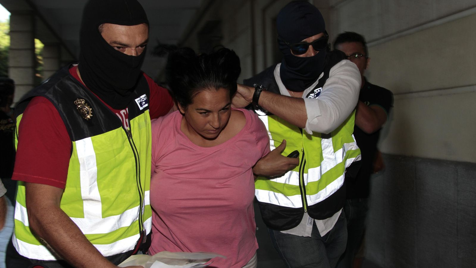 La mujer del presunto autor del triple crimen.