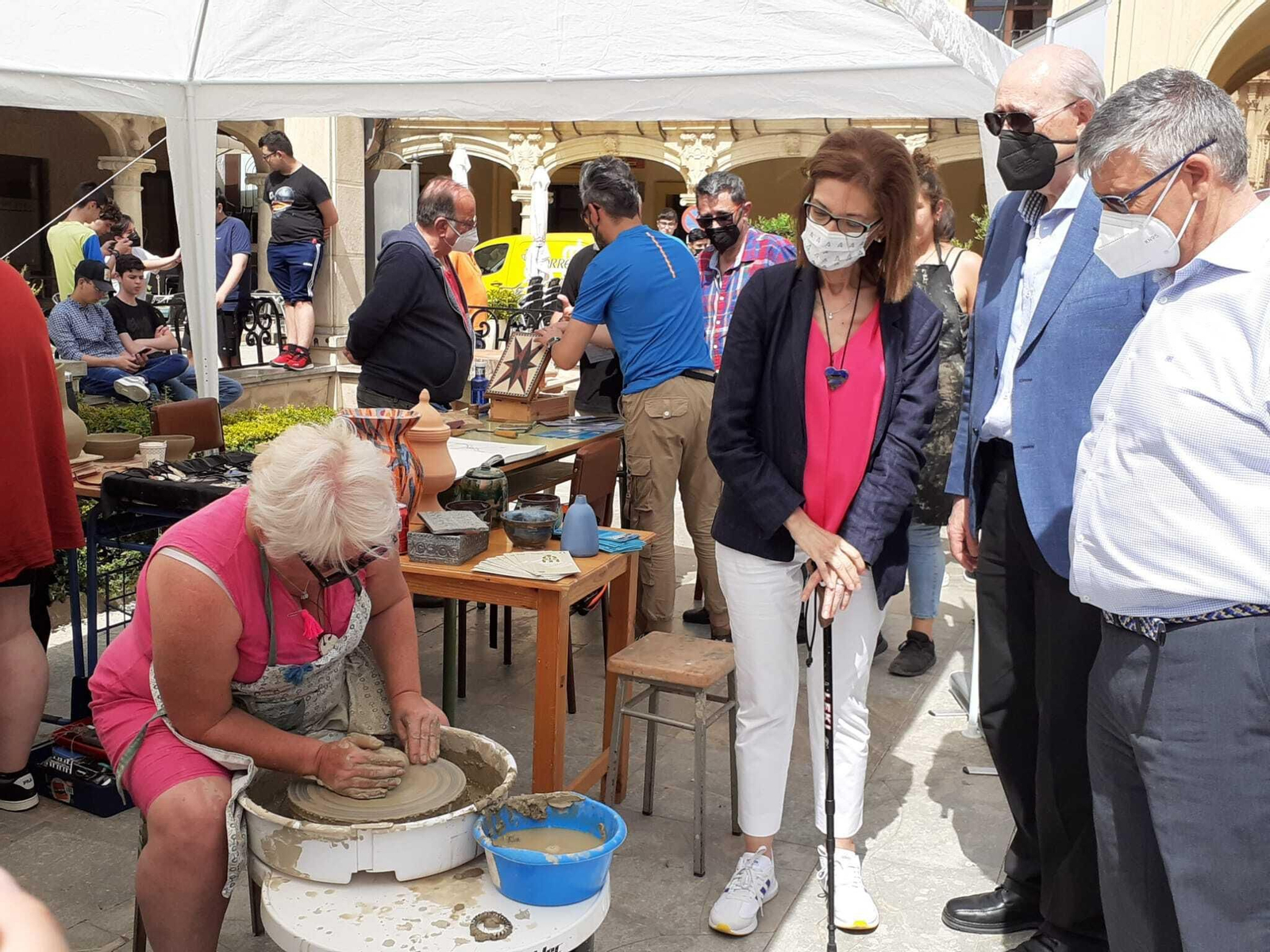 La delegada de Educación y Deporte de la Junta en Granada, Ana Berrocal, en una visita a un centro de FP