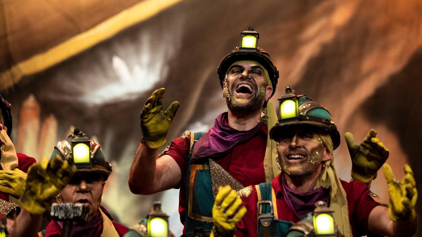 Búscate entre las mejores imágenes de la final del COAC 2025 del Carnaval de Cádiz