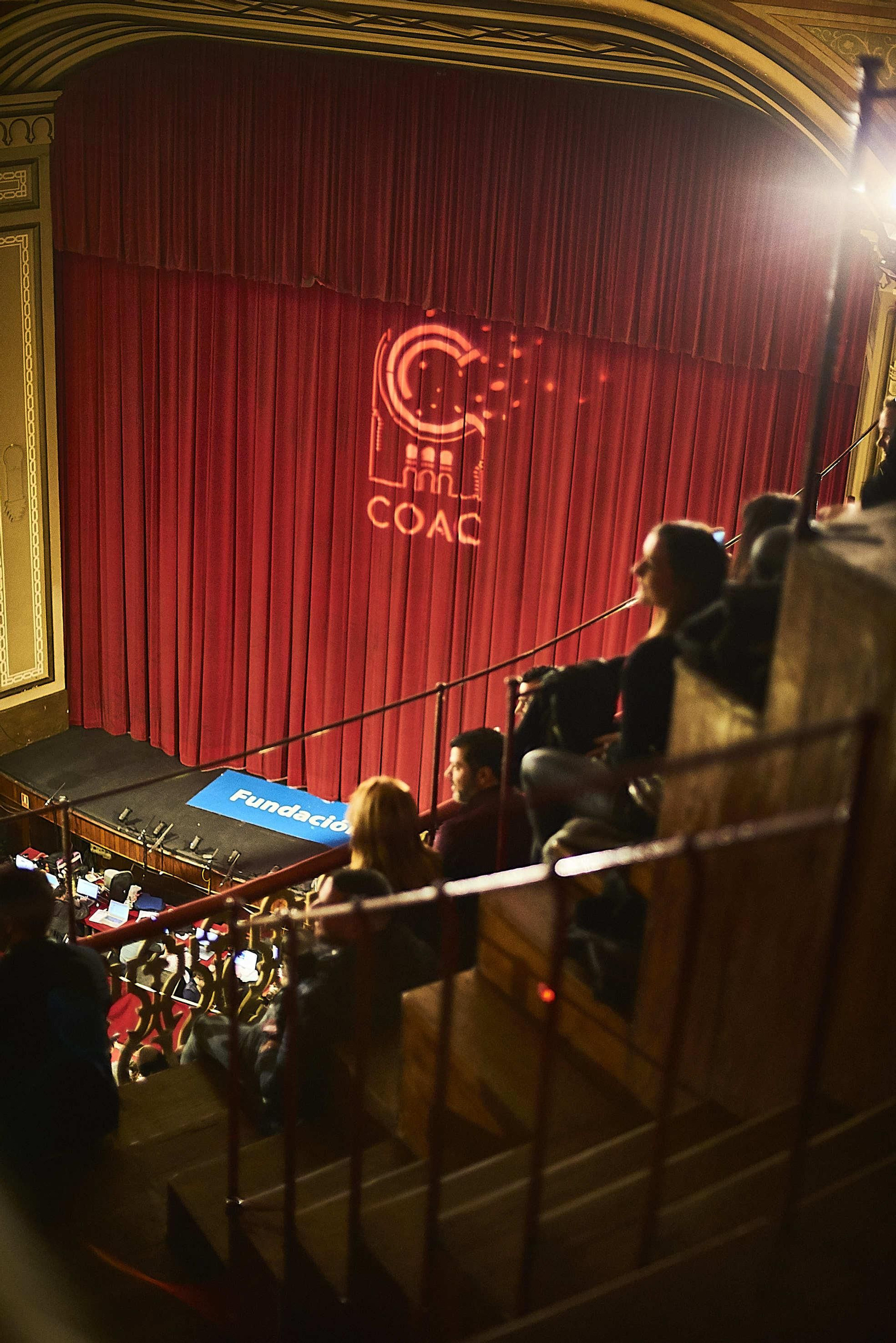 El público del Falla espera el inicio de una de las sesiones del pasado Concurso.