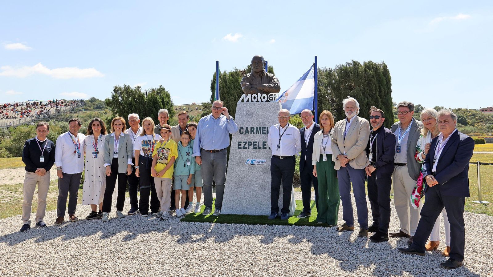 Inauguración del monumento a Carmelo Ezpeleta en el Circuito de Jerez - Ángel Nieto