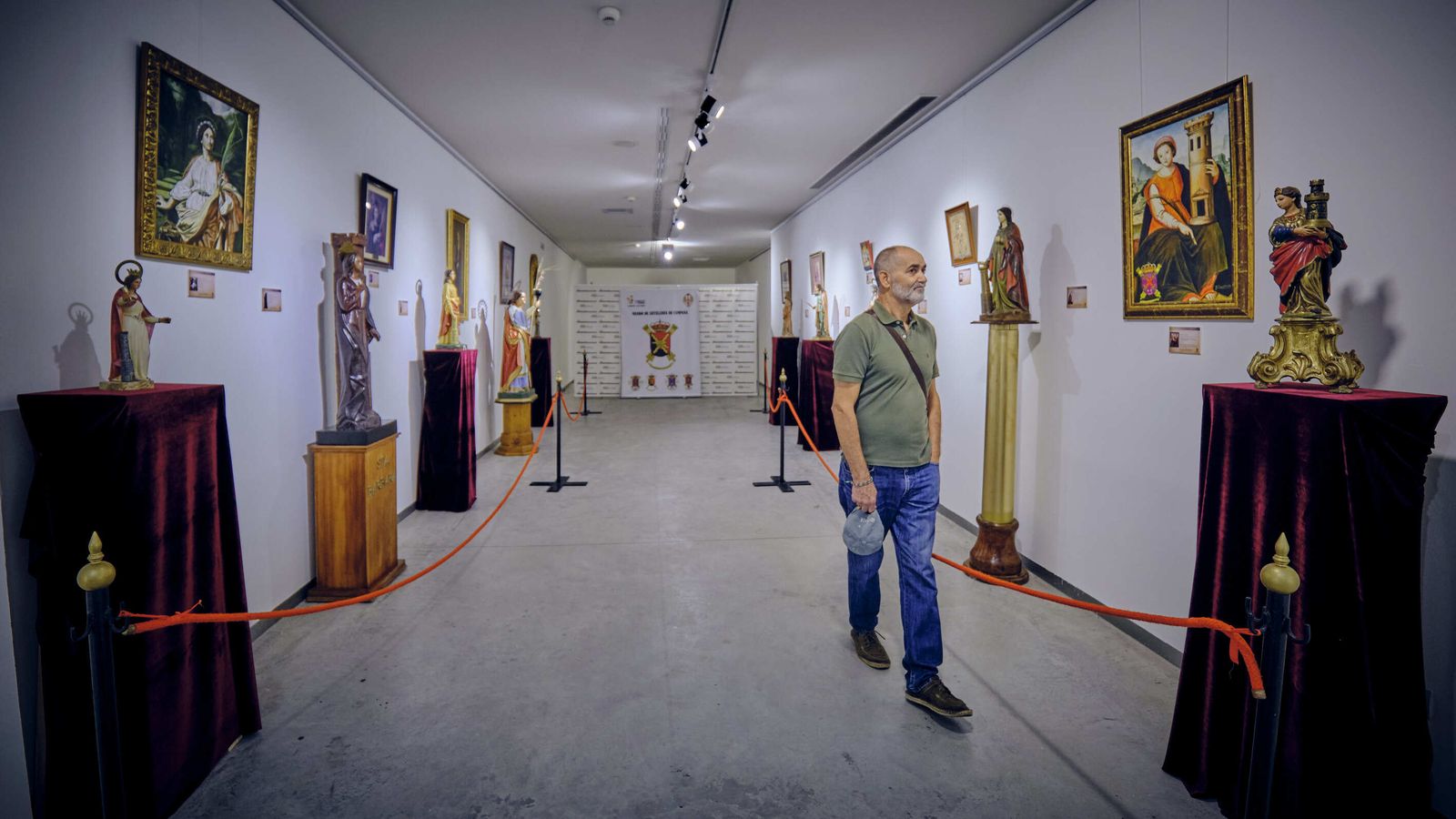 Exposición de  las imágenes relativas a Santa Barbaraque se custodian en las dependencias que el RACTA-4