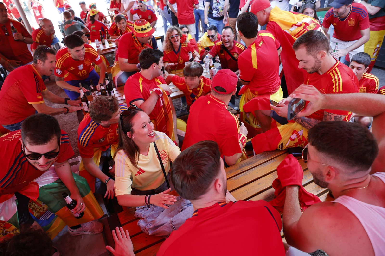 Las fotos de los aficionados de España e Inglaterra antes de la final