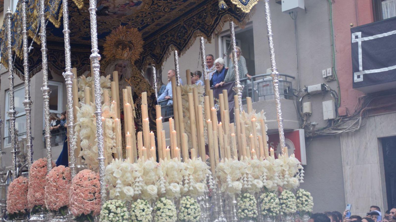 Palio de la Virgen de la Estrella a su llegada a San Ildefonso.