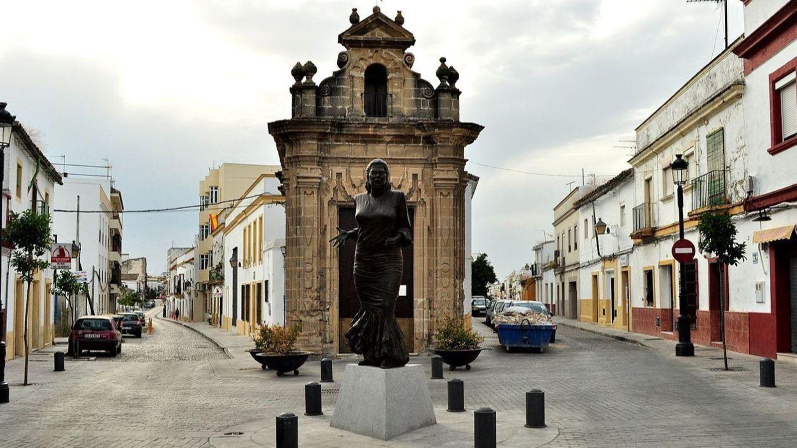 La Plazuela y el monumento homenaje a la Paquera de Jerez