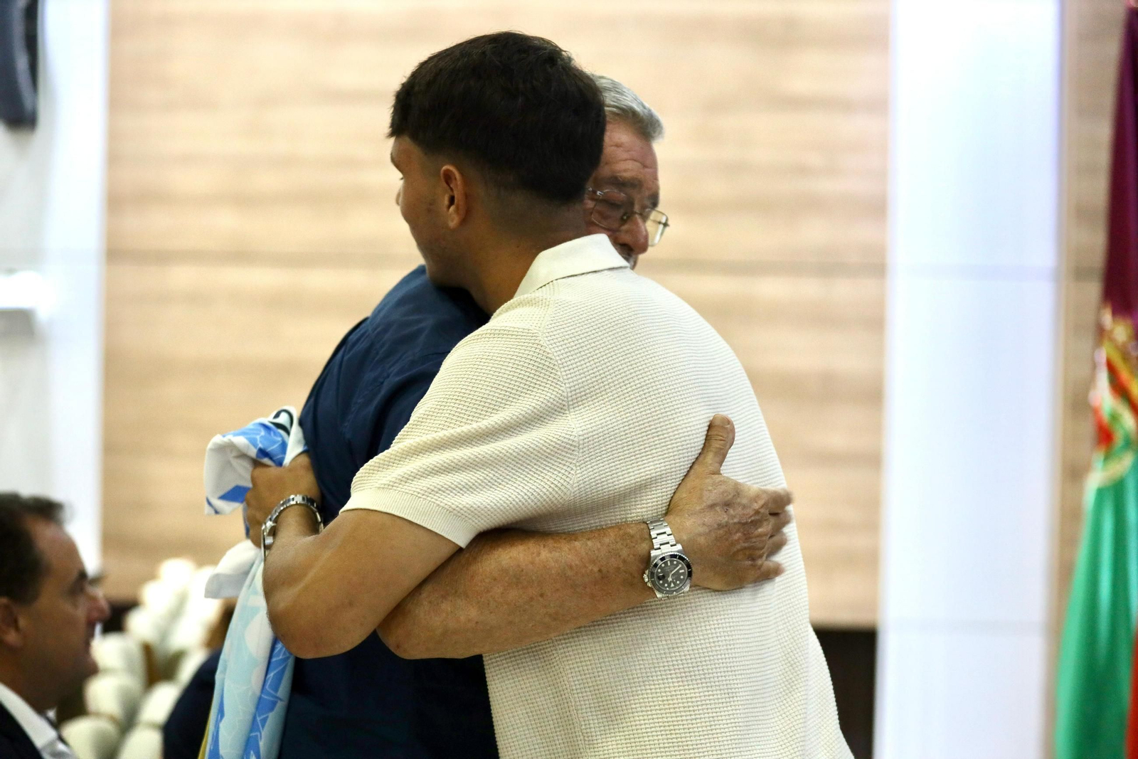 La renovación de Izan Merino y el balance de mercado de Loren, en fotos