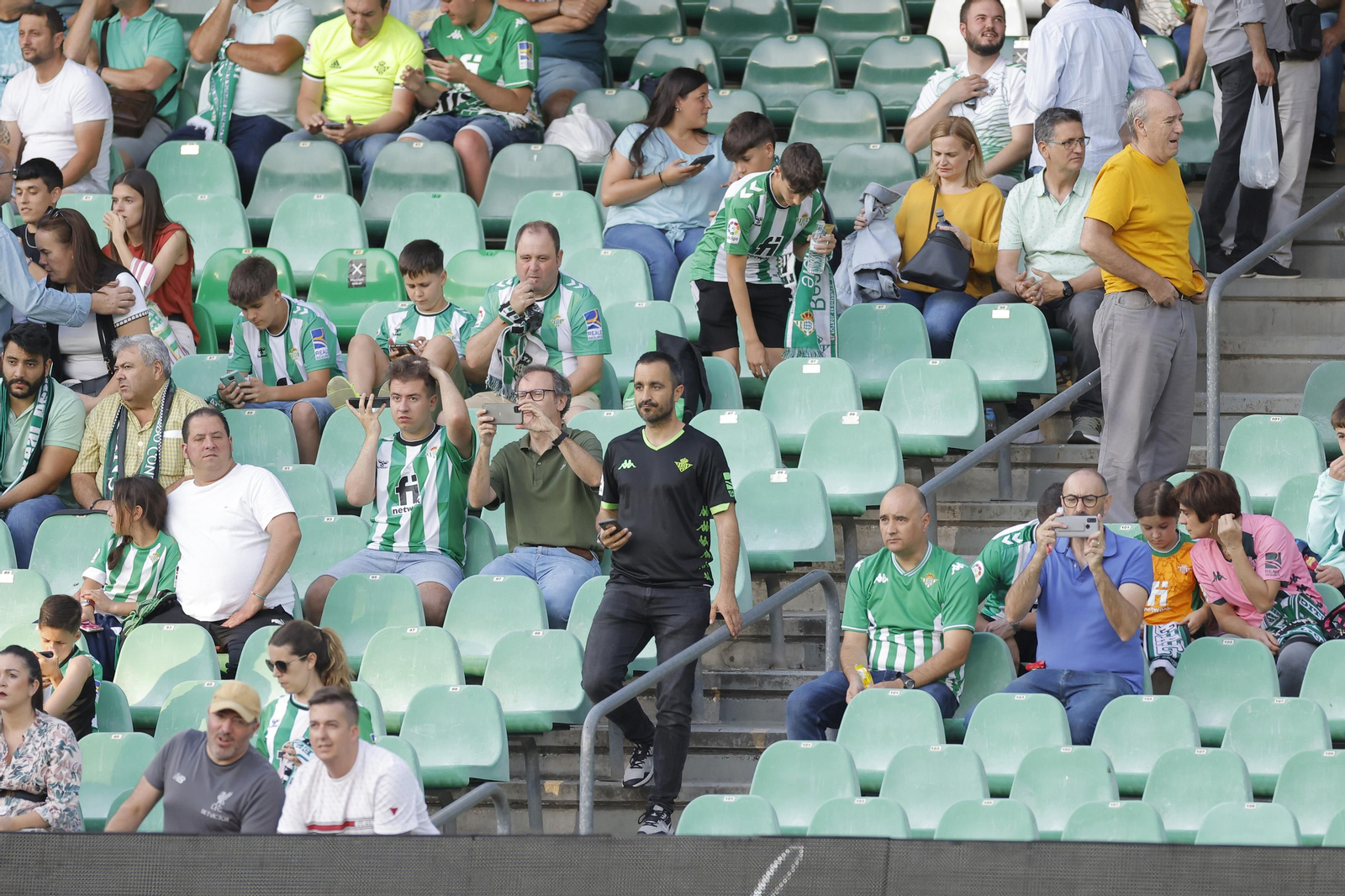 Búscate en las fotos del Betis-Rayo
