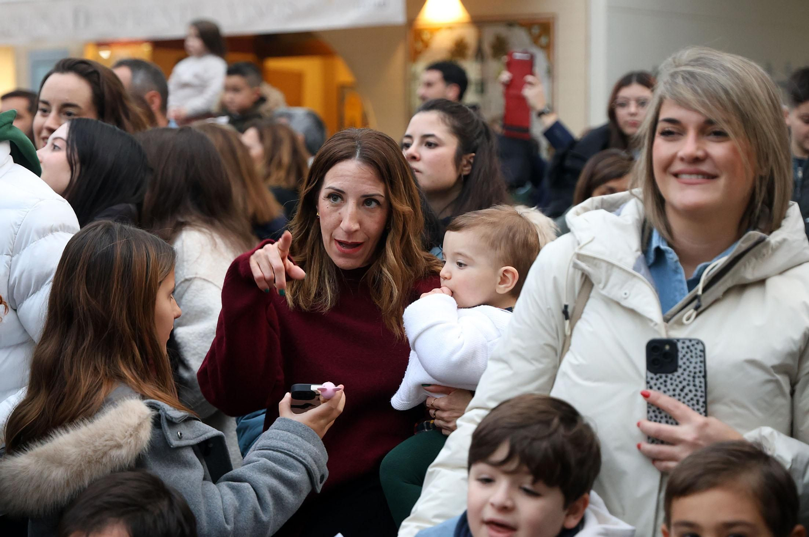 Imágenes del Heraldo Real anunciando la llegada de los Reyes Magos a Huelva