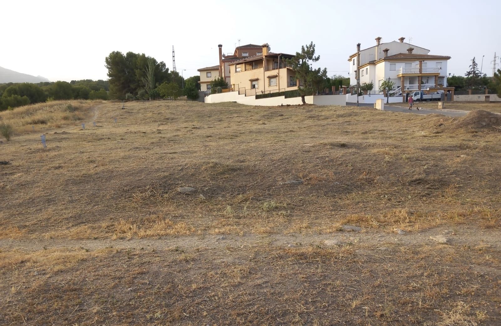 El Ayuntamiento de La Zubia culmina el mayor plan de desbroce de toda su historia, con más de 180.000 metros cuadrados