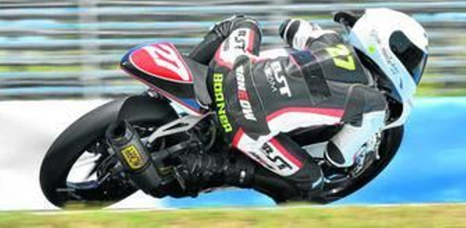 Pedro Soler (Pre Moto3), trazando la primera curva del Circuito, ayer durante los entrenamientos cronometrados.