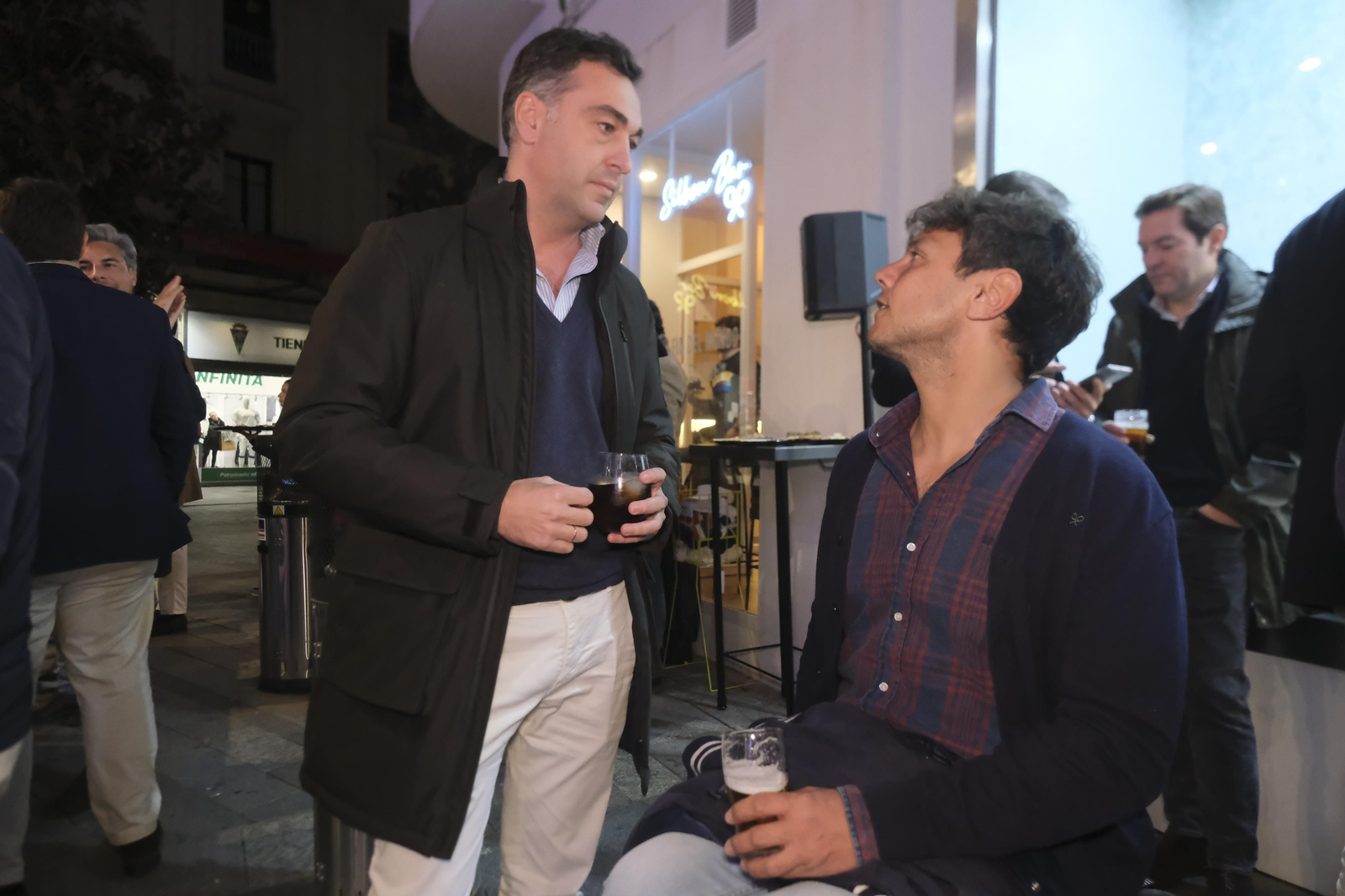 En imágenes, Silbón Bar celebra su inauguración con una fiesta llena de estilo