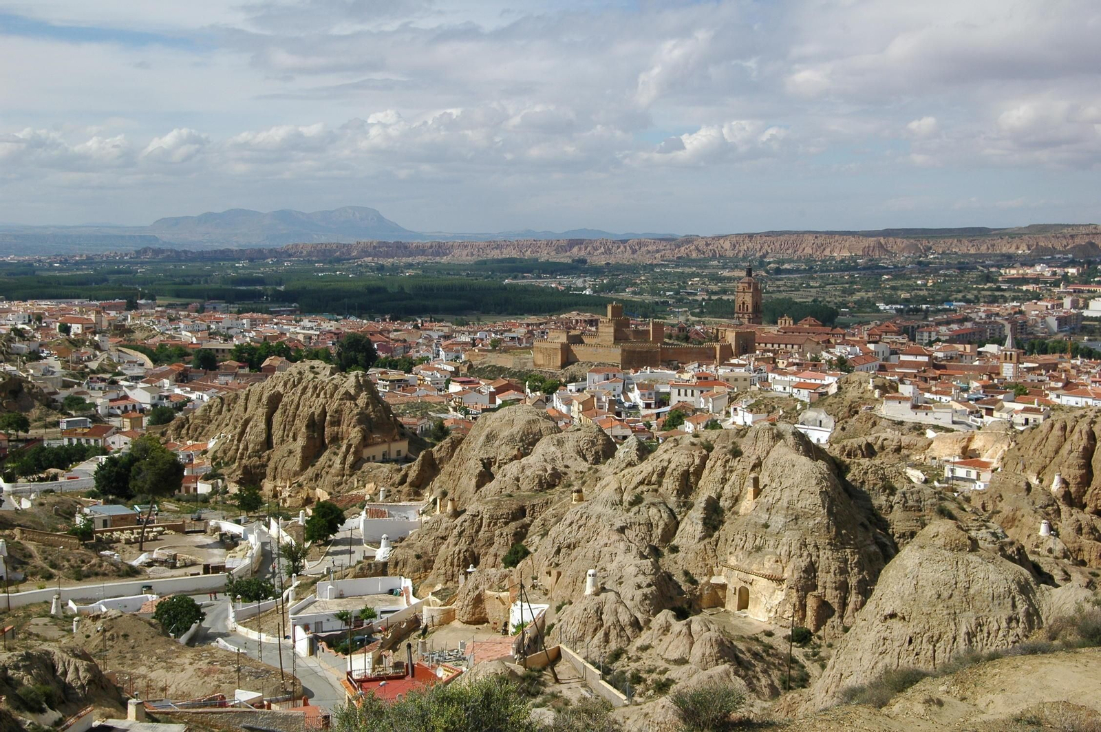 El joven desaparecido en Guadix hace treinta años fue asesinado y escondido en la cueva en la que se halló su cadáver