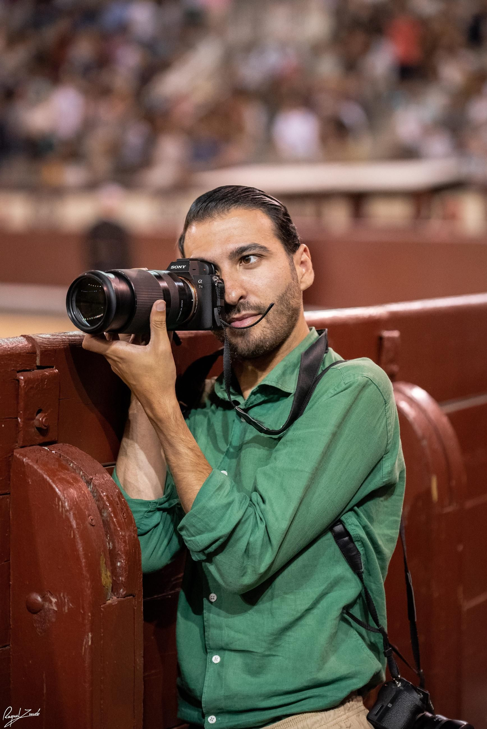 Víctor Luengo fotografía a David Galván en la plaza de toros de Las Ventas durante la pasada feria de San Isidro.