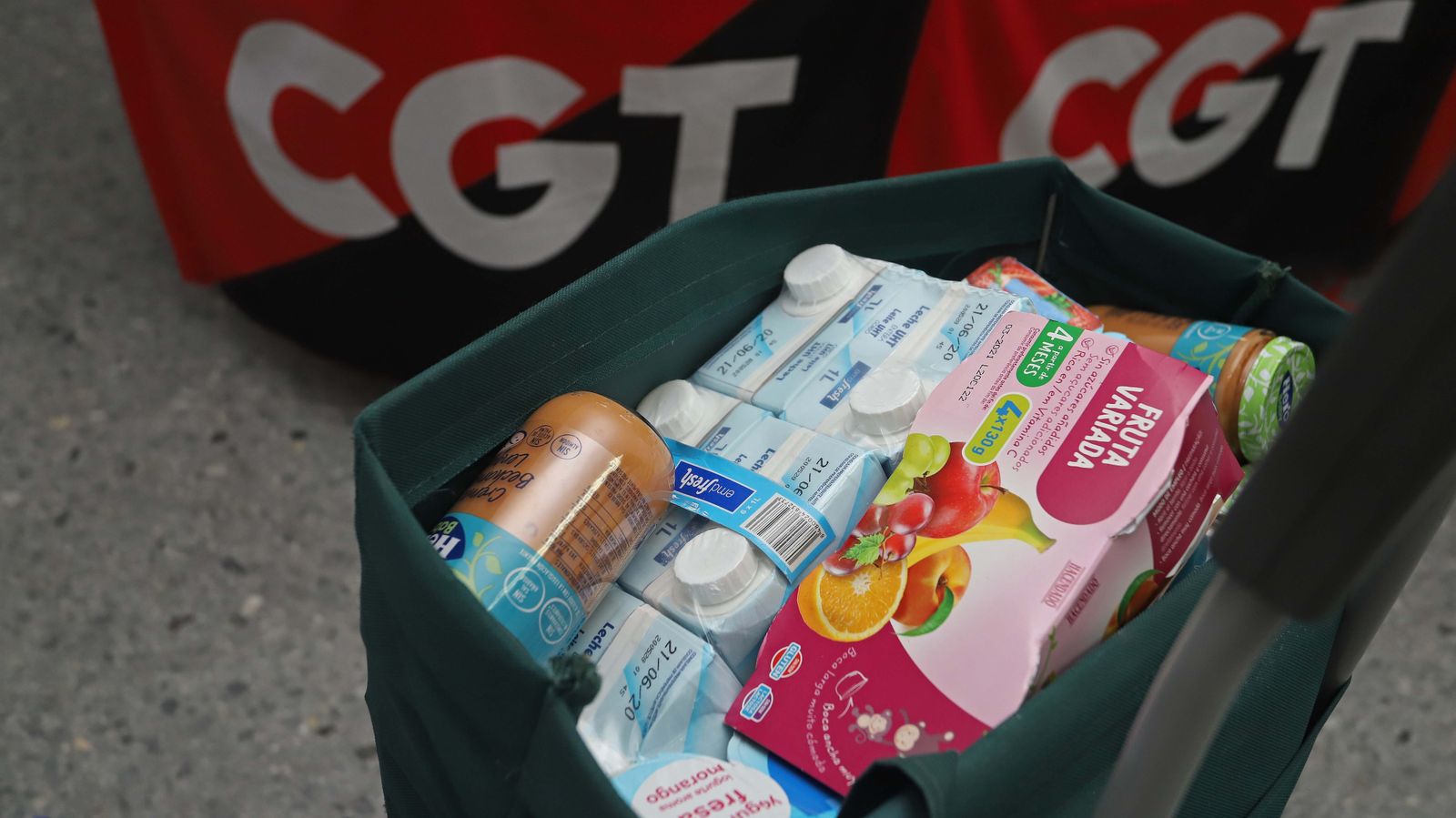 Reparto de alimentos del colectivo 'Solidarios frente al COVID-19'