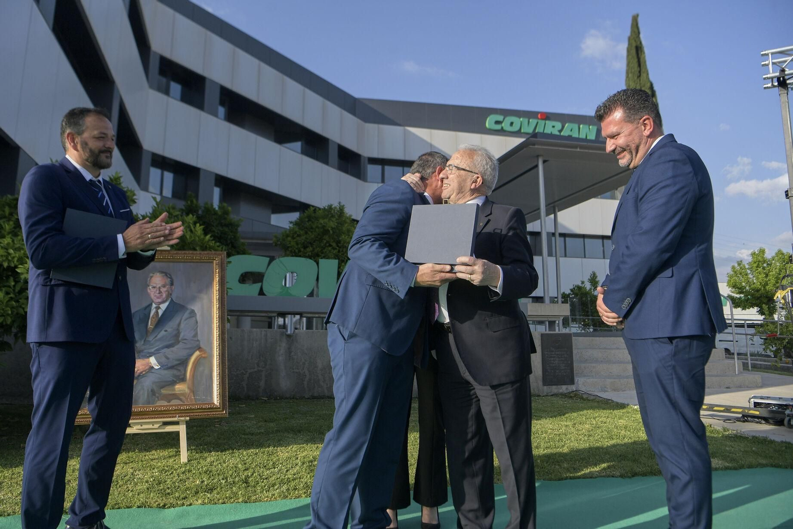 Homenaje en imágenes: Covirán rinde tributo a Antonio Robles y Antonio Salas