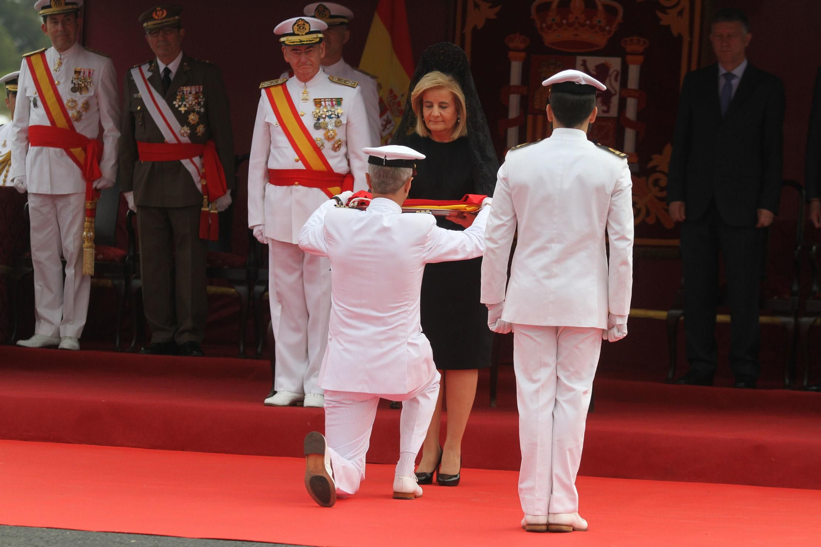 Entrega de la bandera de combate a la fragata Cristobal Colón