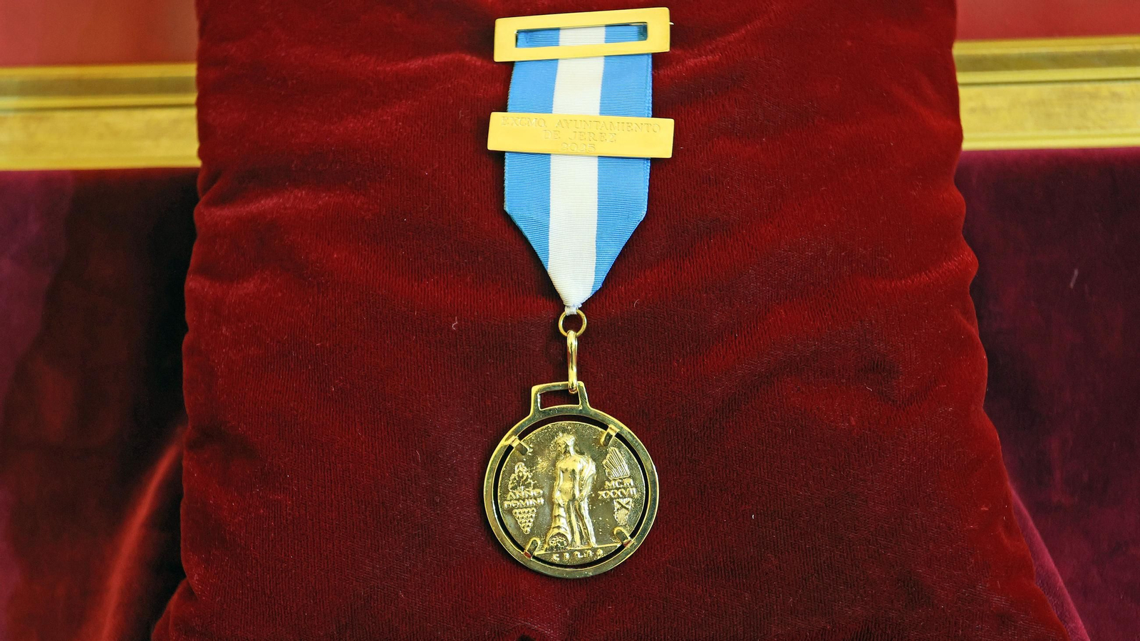 Imágenes de la entrega de la Medalla de Oro de la Ciudad de Jerez a la Hermandad de la Coronación