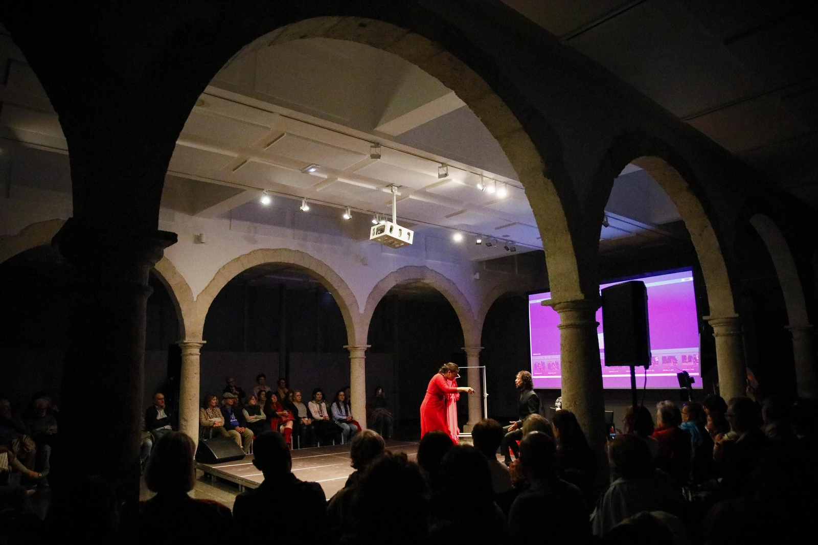 El Centro Andaluz de la Fotografía de Almería presenta el calendario 2025 con la actuación de la bailaora María Moreno, en imágenes