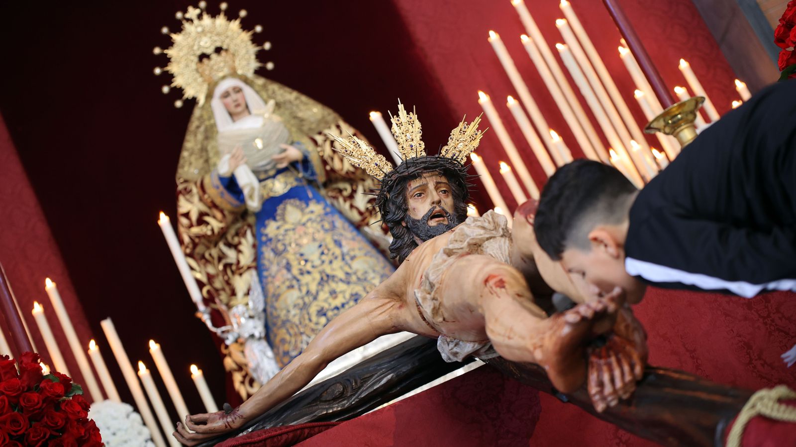 El Cristo de la Exaltación, de la hermandad de Las Viñas.