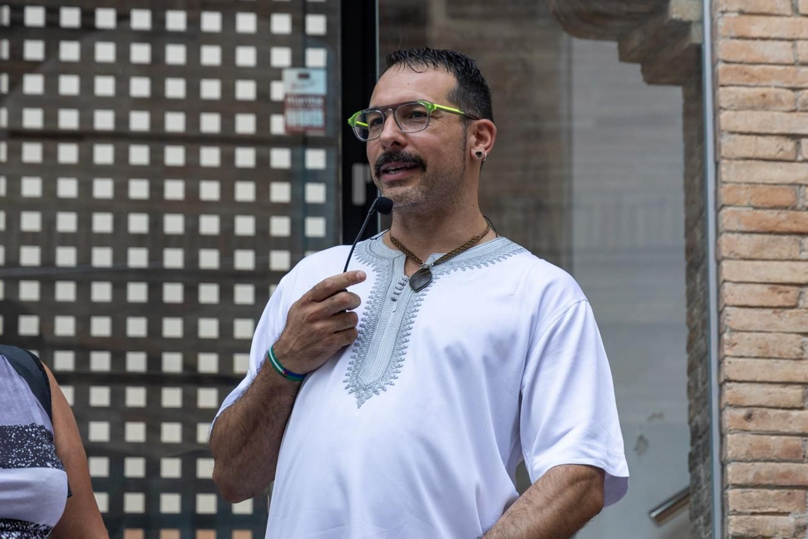 Alberto Batres, el diseñador jiennense presenta sus creaciones en el evento en el que se aborda cómo performar el género a través de la moda