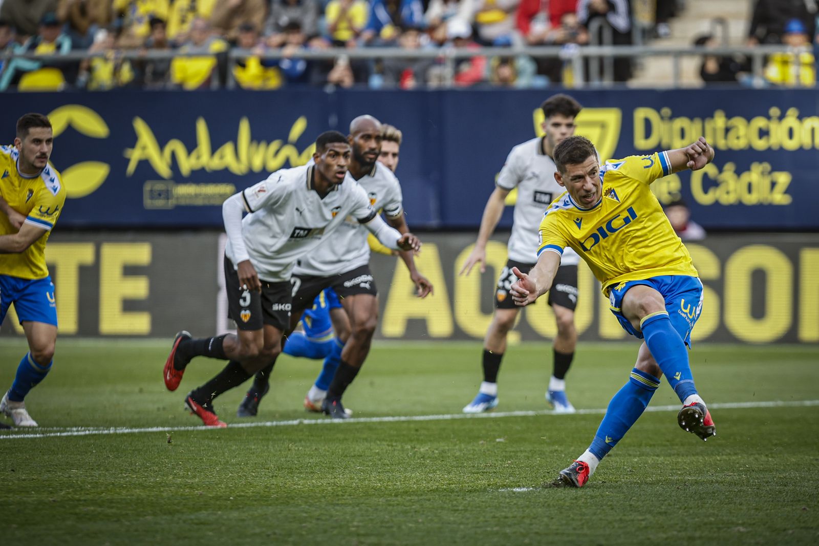 Partido de fútbol Cádiz CF - Valencia CF