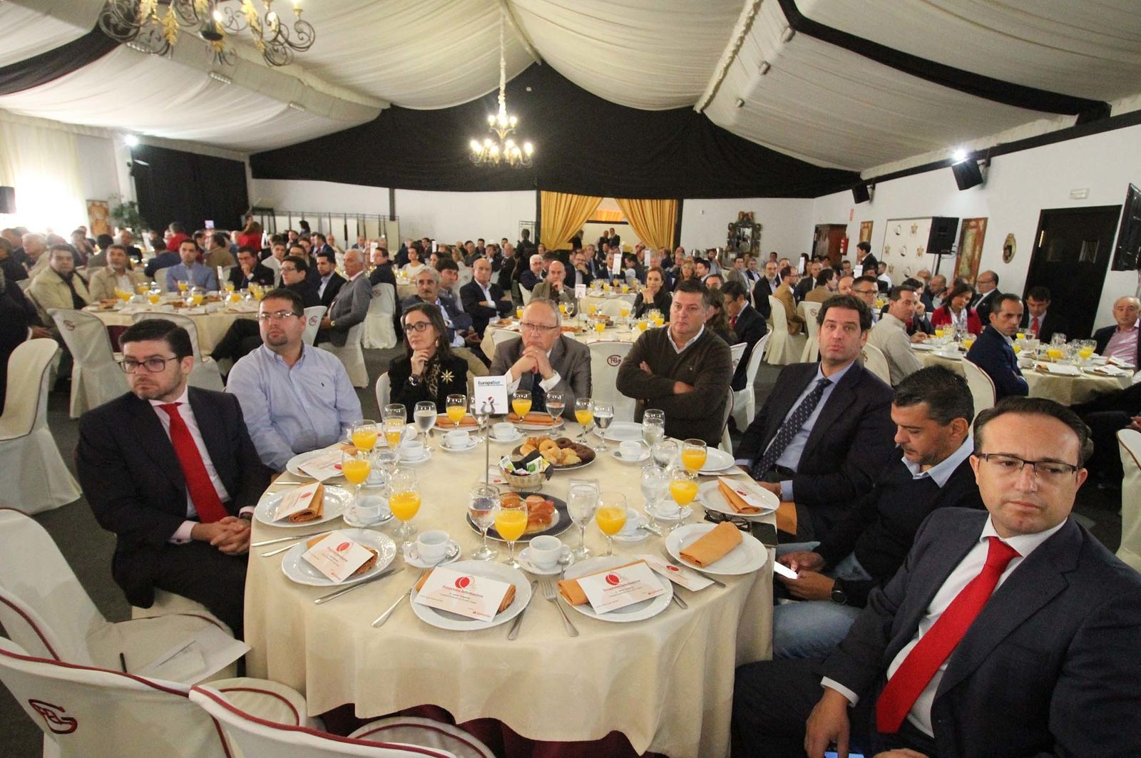 Imágenes del Desayuno Informativo del Grupo Joly con Javier Targhetta