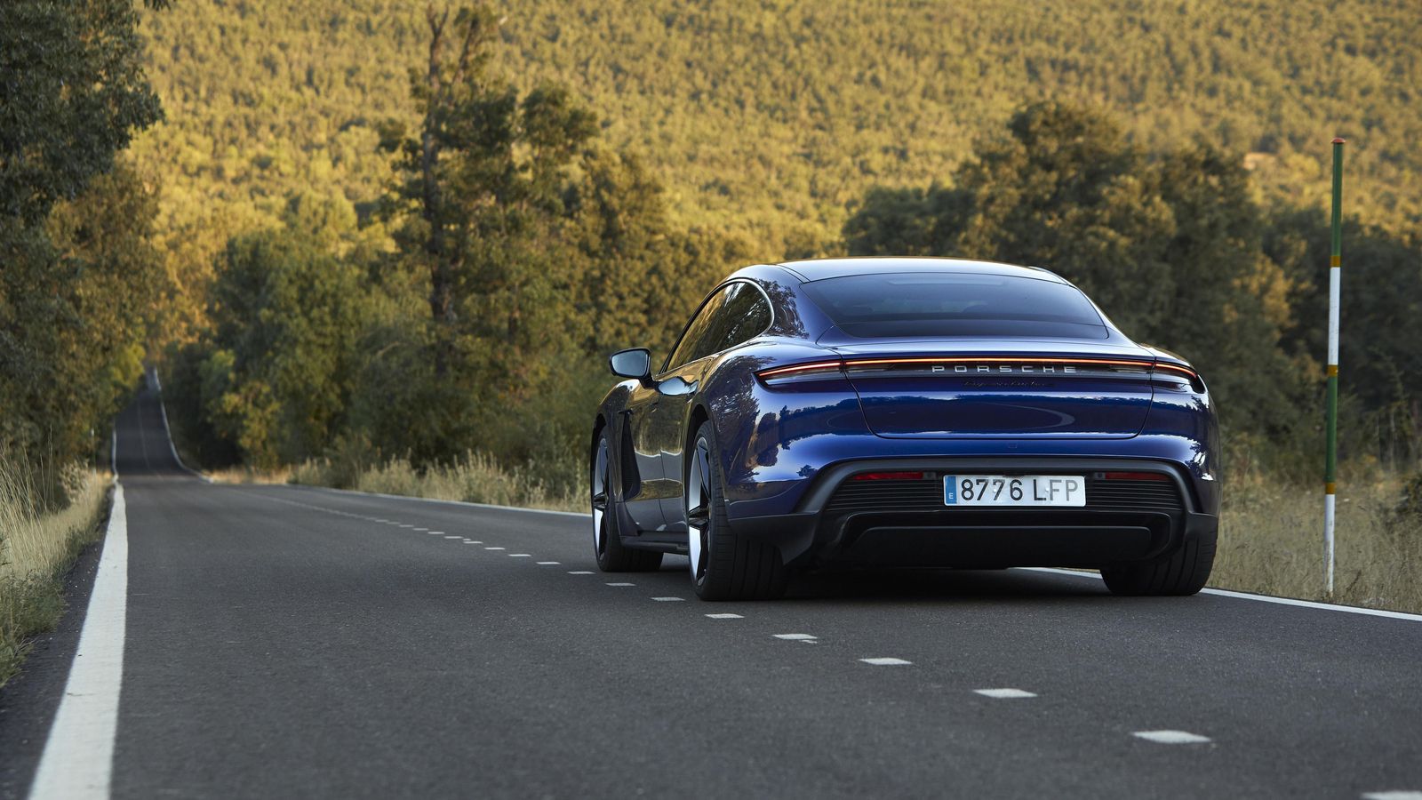 La versión más potente es la Turbo S, una denominación que no se corresponde con que cuente con ningún sistema de sobrealimentación, sino porque para Porsche es una denominación que identifica a las versiones con más caballos.