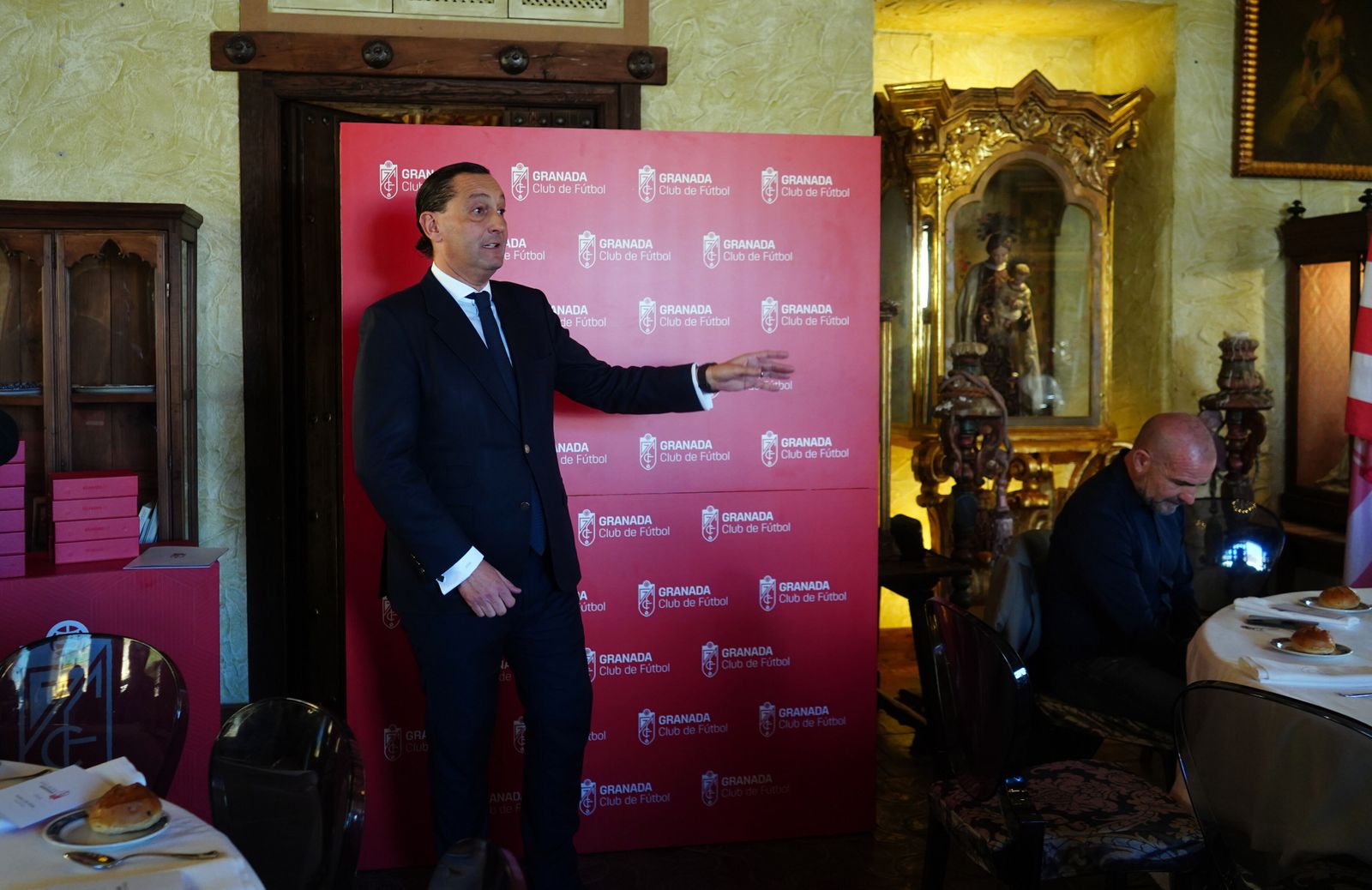 Las mejores imágenes del acto a los abonados del Granada CF con 25 y 50 años de antigüedad