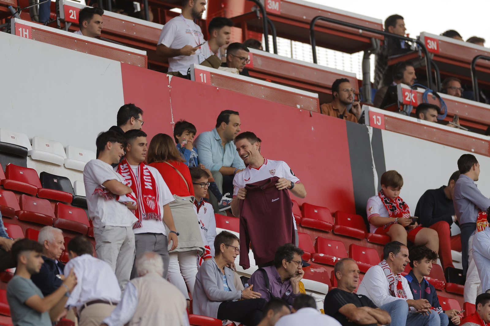 Búscate en las fotos del Sevilla-Madrid