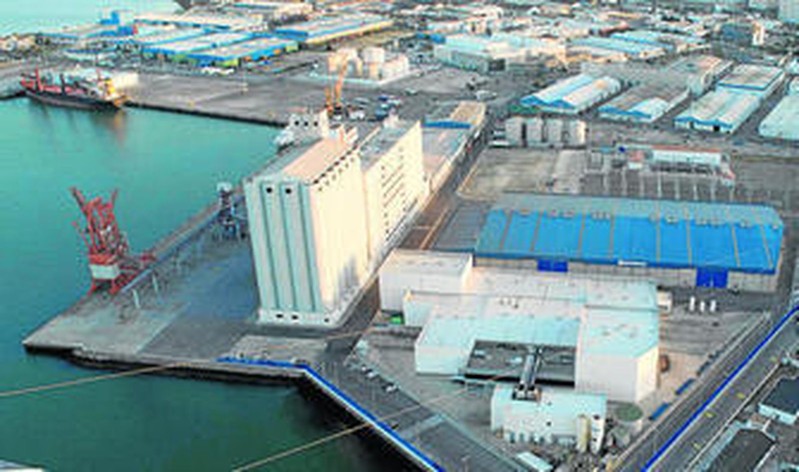 Imagen aérea del recinto fiscal de la Zona Franca de Cádiz.