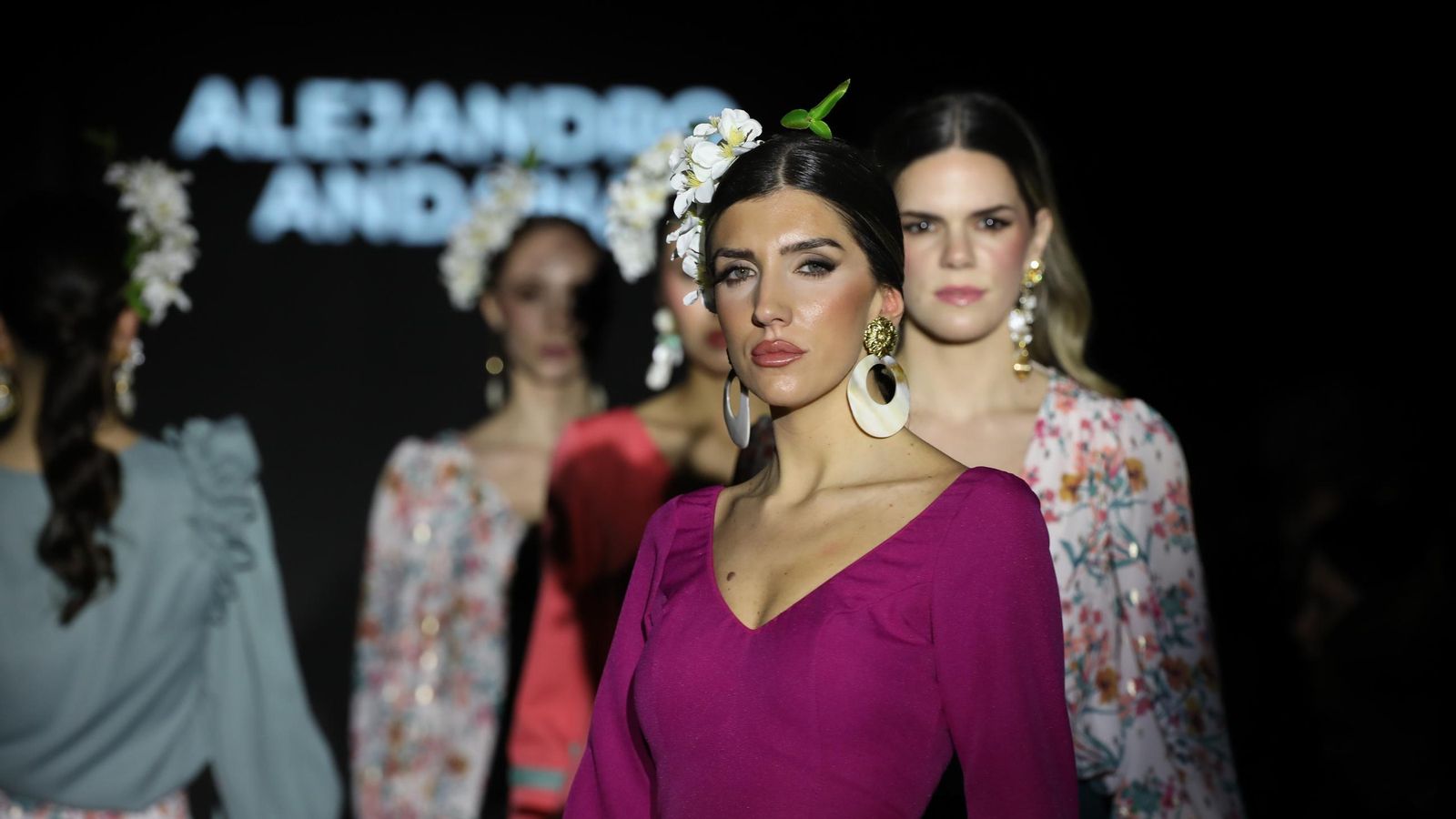 Diseños de Alejandro Andana visto en la Pasarela Flamenca Granada 2025.