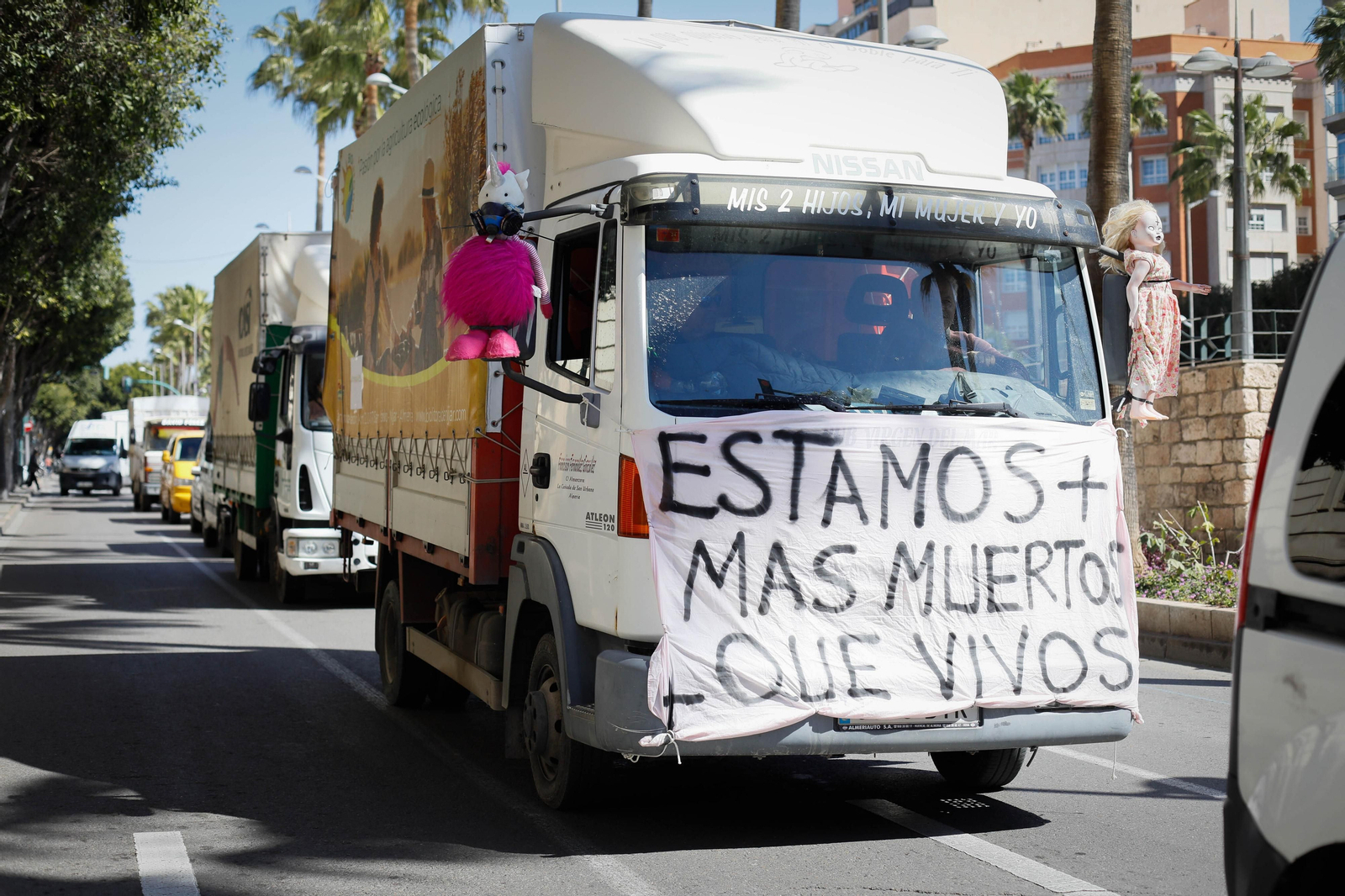 Los agricultores colapsan el puerto de Almería