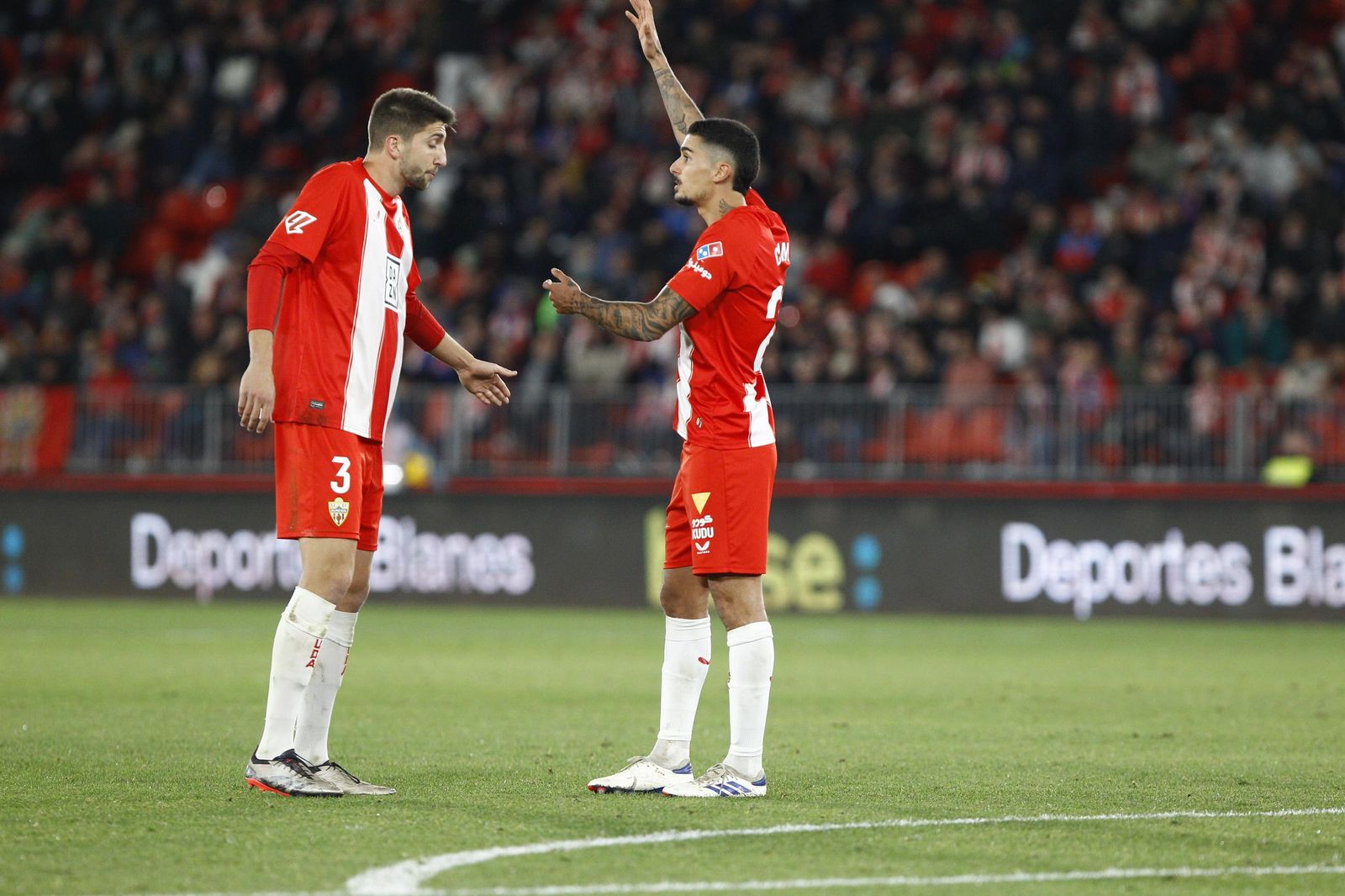 La U.D. Almería empata a uno contra el Cádiz y es campeón de invierno, en imágenes