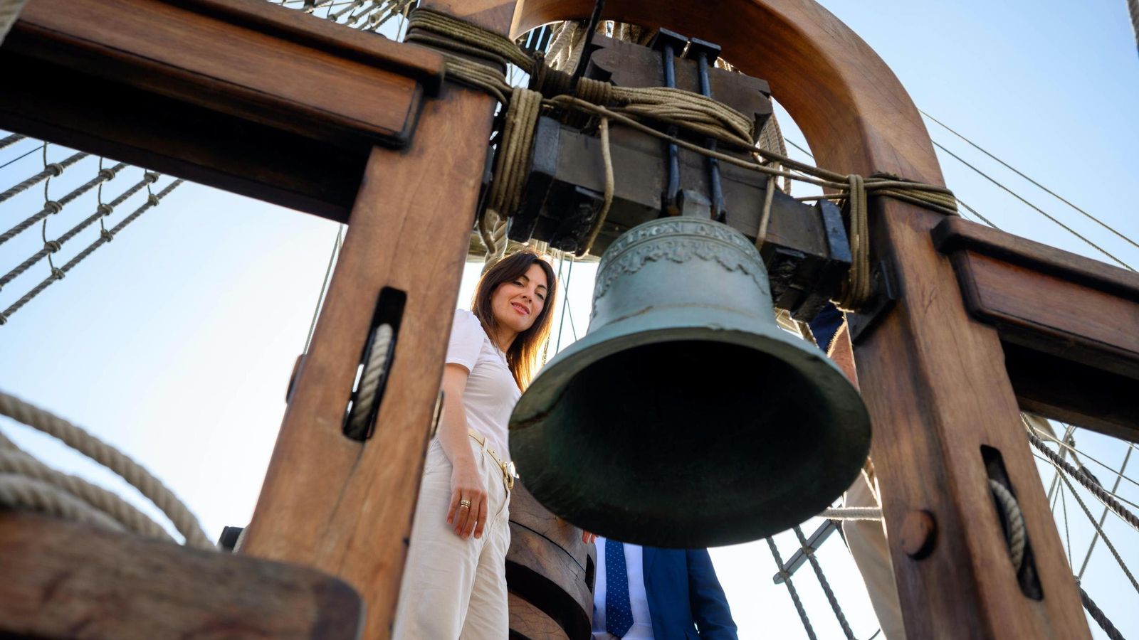Rosario Soto, presidenta de la Autoridad Portuaria de Almería, en el Galeón Andalucía en el Puerto de Almería.