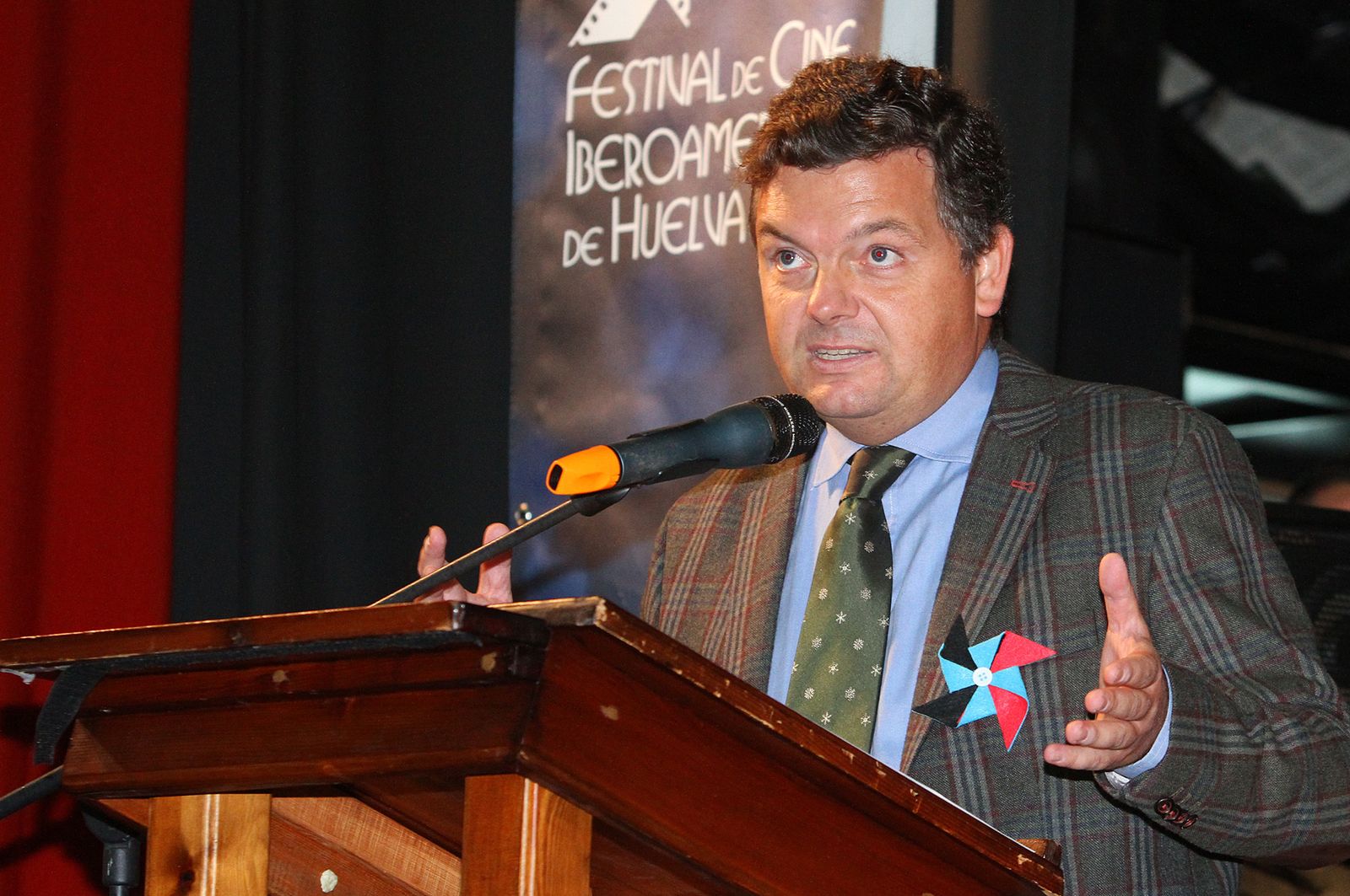 Imágenes de la entrega a Francisco Regueira del Premio Cine y Valores de Huelva Información