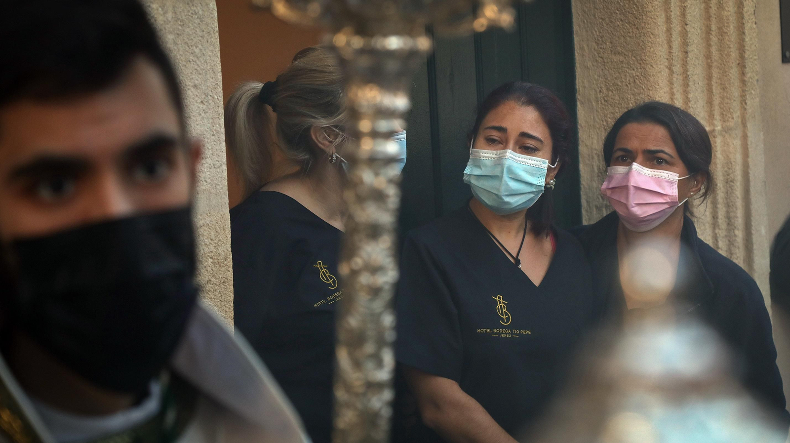 Gran ambiente cofrade en el traslado de la Virgen de la Esperanza a la Catedral