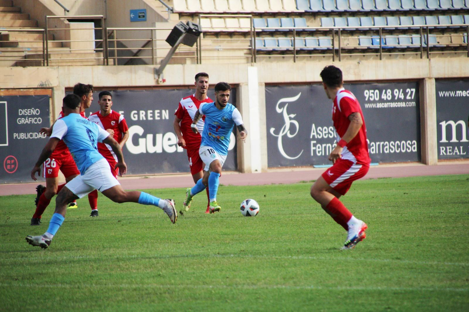 Álex Escardó, con el Poli Ejido