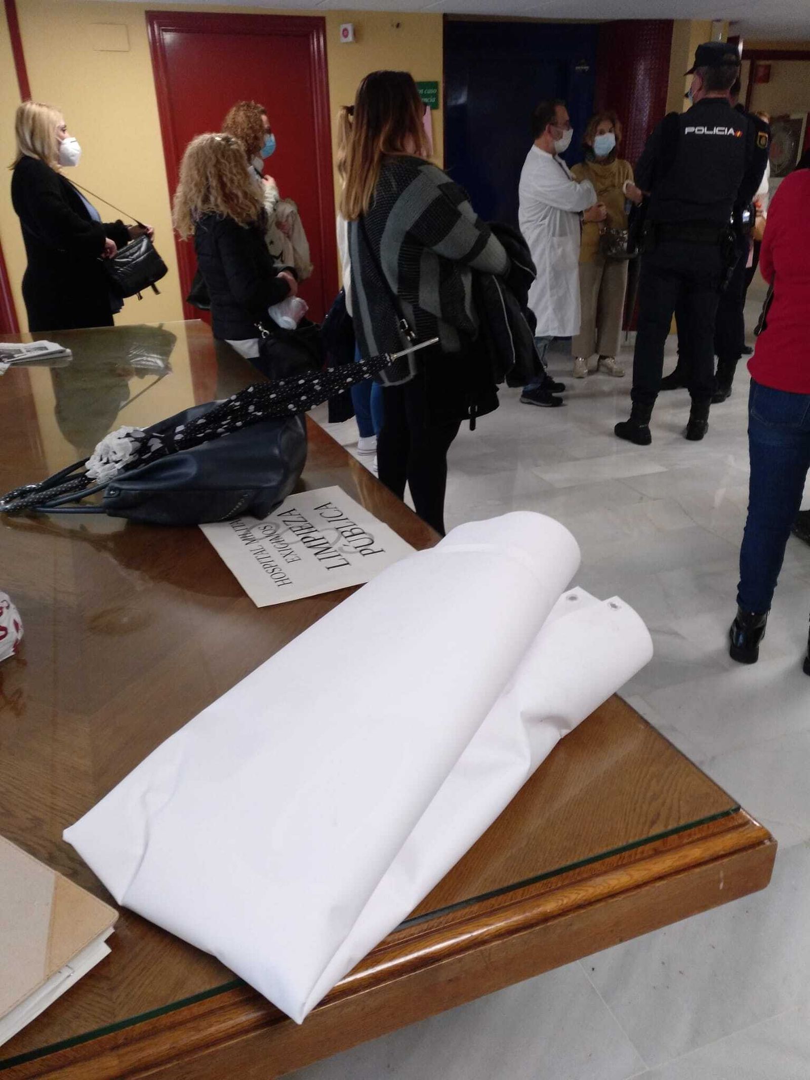 La Policía Nacional en el momento del desalojo de la protesta.