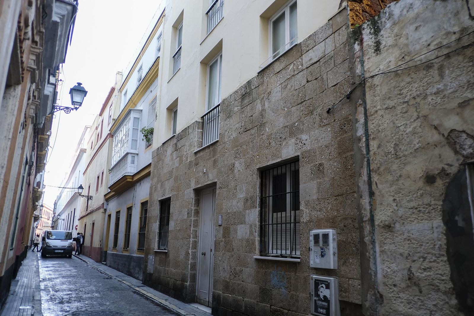 Fachada del número 1 de la calle Carmen Coronada