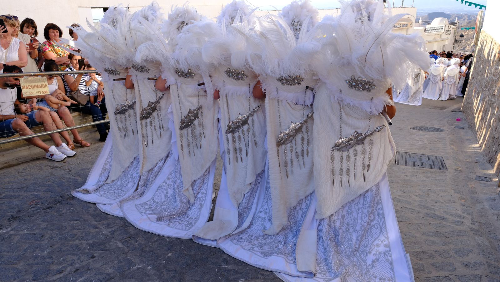 El espectacular desfile de Moros y Cristianos de Mojácar, en imágenes