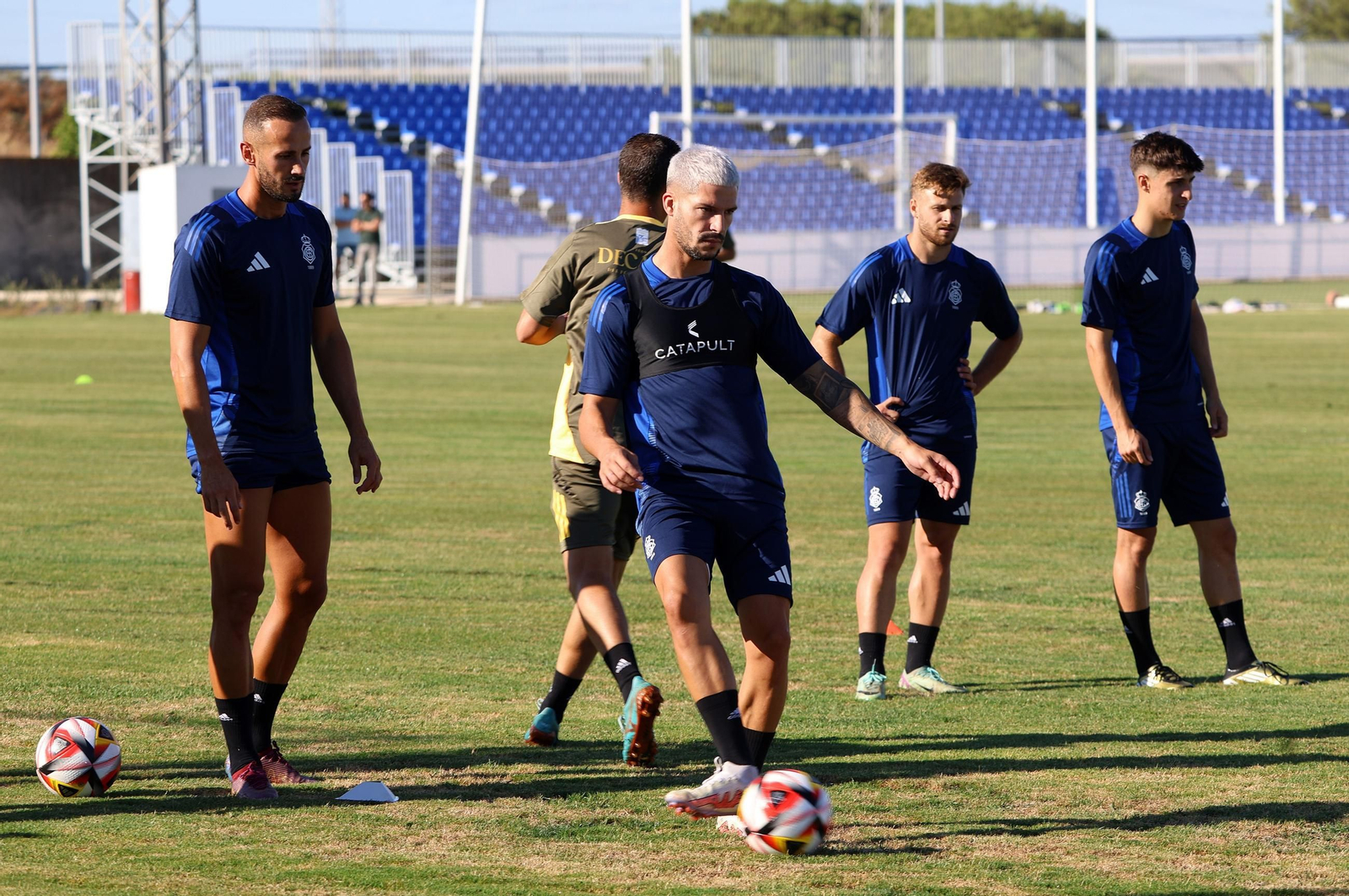 Caye Quintana golpea un balón en el primer entrenamiento de la pasada pretemporada.