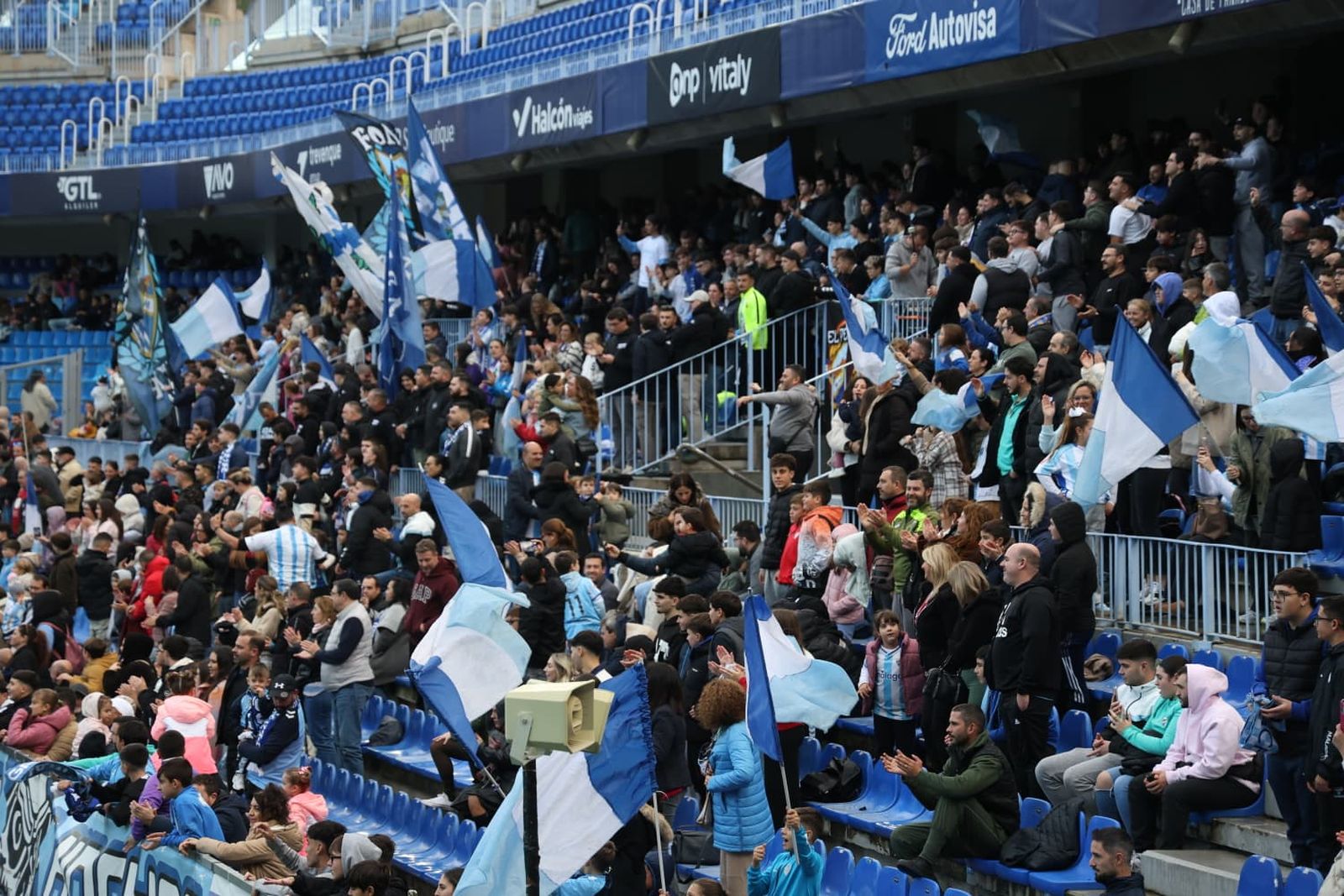 Búscate en las fotos del entrenamiento del Málaga CF en La Rosaleda