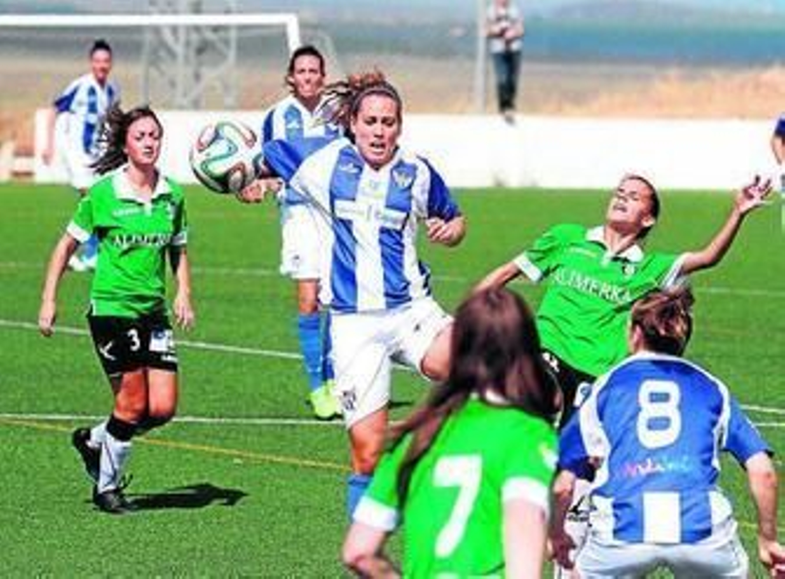 Un lance del partido entre el Fundación Cajasol Sporting y el Oviedo Moderno. Un lance del partido entre el Fundación Cajasol Sporting y el Oviedo Moderno.