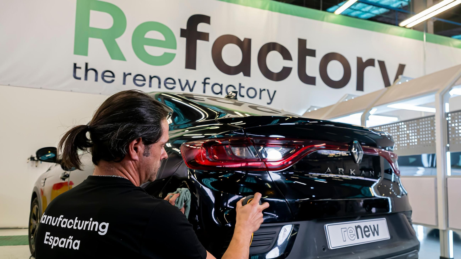 Renault inaugura en Valladolid su tercera planta europea para reacondicionar coches usados