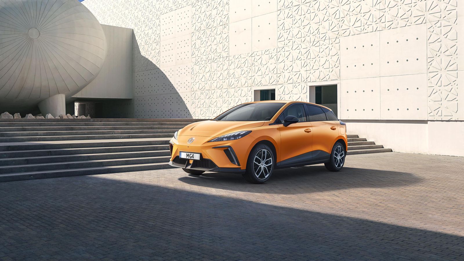 La oferta del MG4 está ahora compuesta por cinco versiones: las tres lanzadas inicialmente, así como las nuevas con dos motores y la de batería de mayor capacidad.