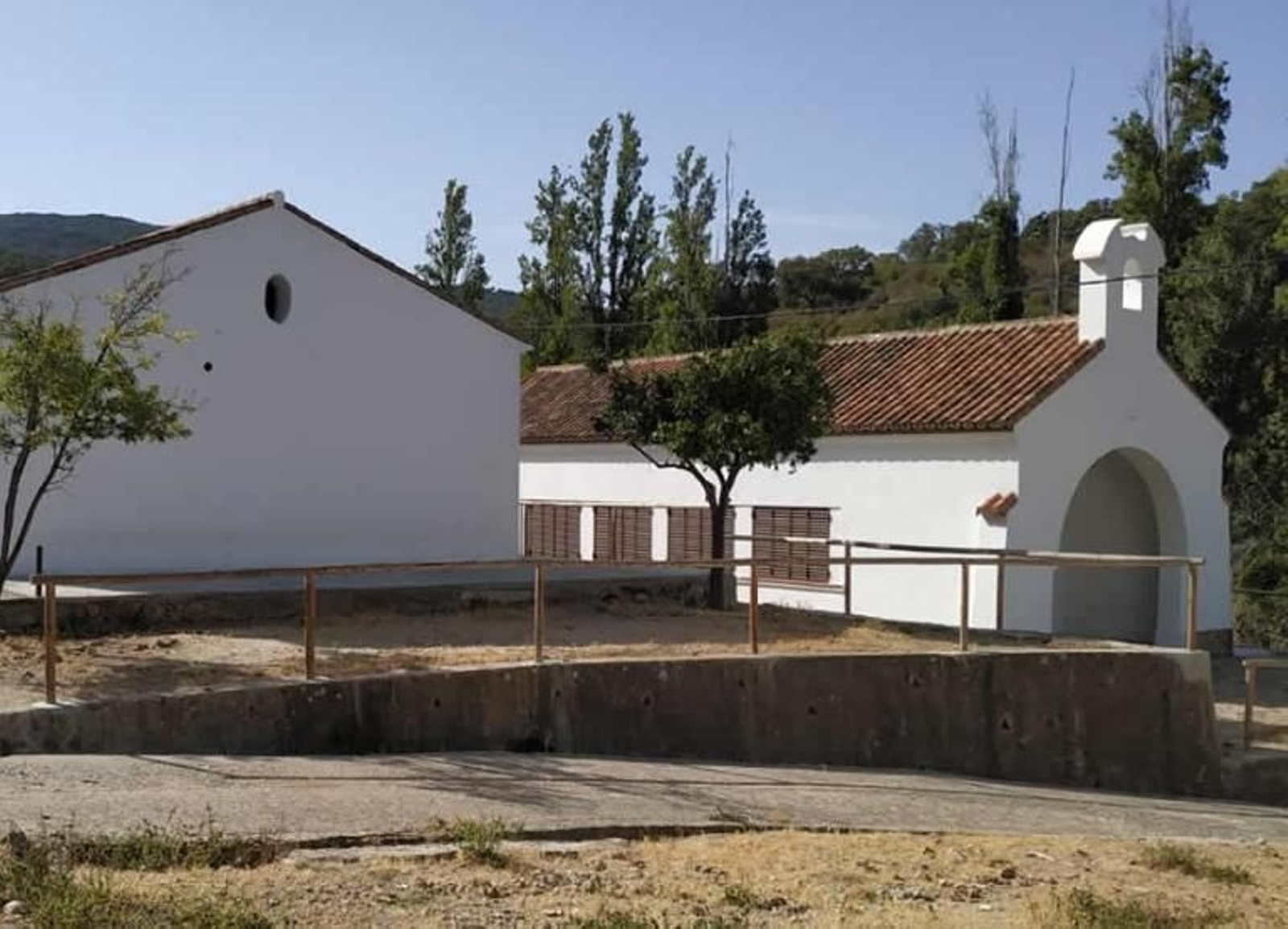 El estado que presentan las antiguas viviendas del Poblado del Corchado.