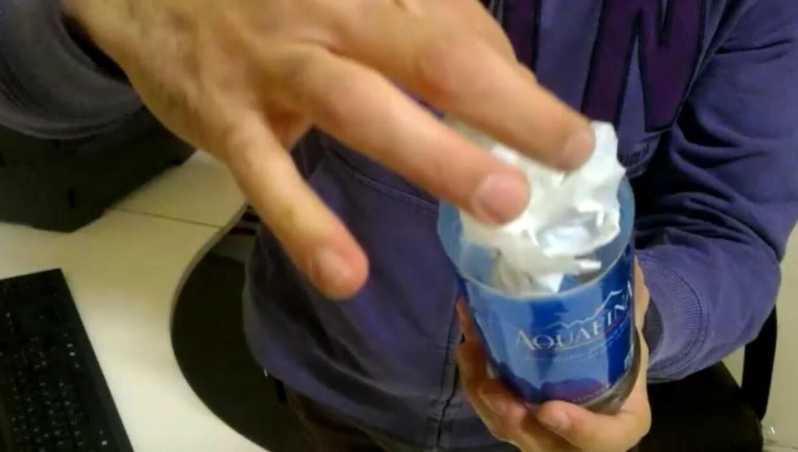 Droga oculta en una botella de agua mineral.