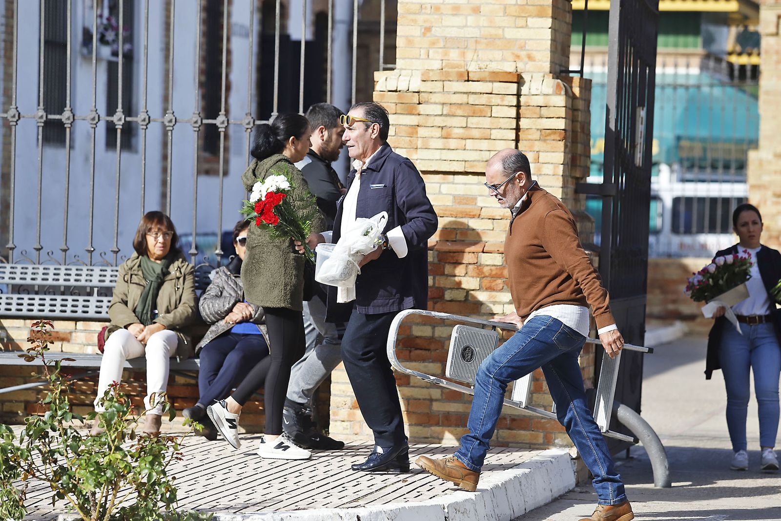Imágenes del Día de Todos los Santos en el cementerio de la Soledad de Huelva