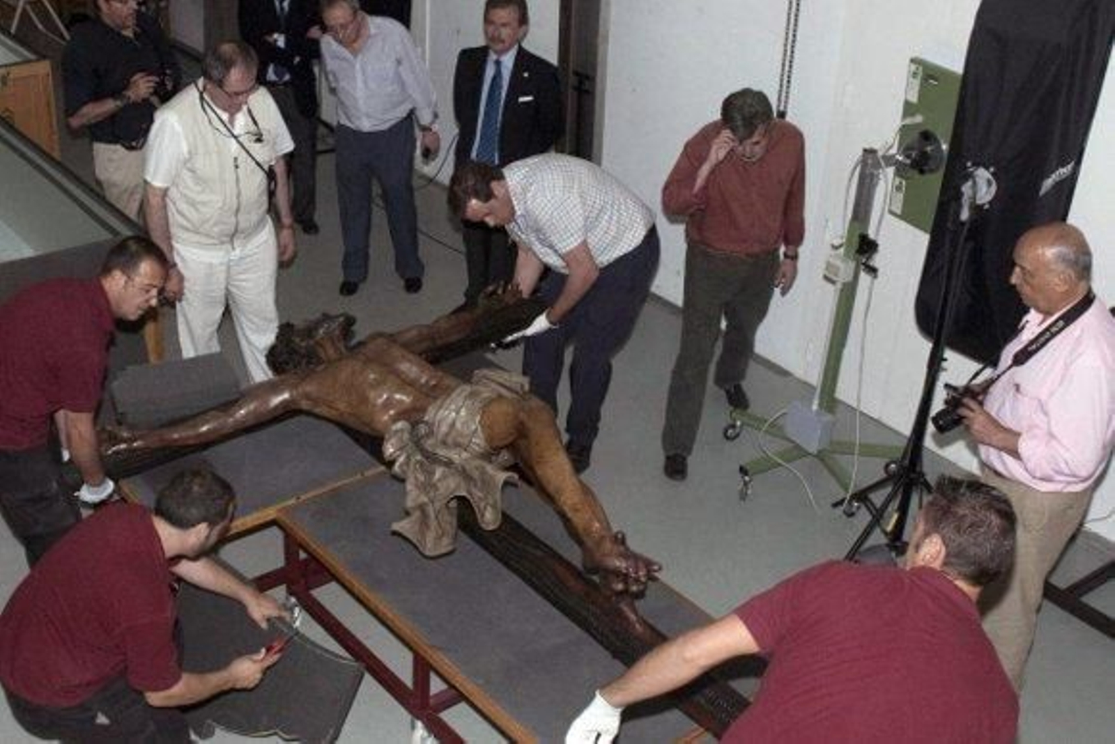 El Cristo del Museo emprende su proceso de conservación en el IAPH