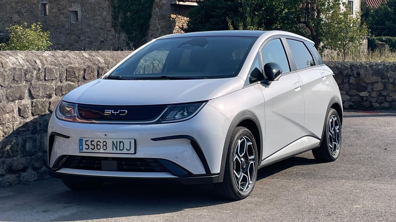 Entre las mejoras apreciables en esta primera actualización del Dolphin están las que afectan a suspensión y dirección.